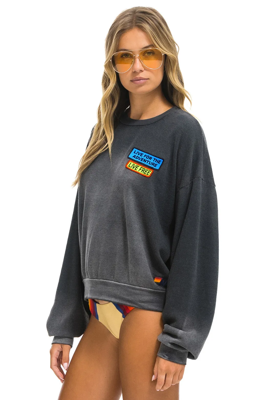 LIVE FREE   ADVENTURE PATCH RELAXED CREW SWEATSHIRT - FADED SMOKE